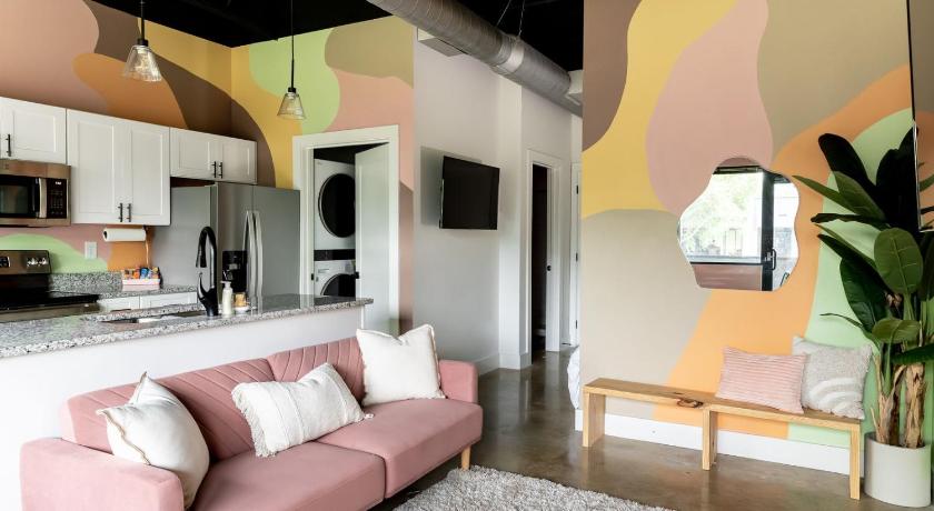 NEW Studio Sleeps 4 - 7 mins to DT