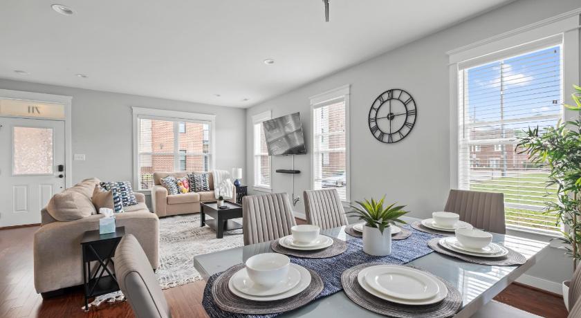 Richmond Gem, Free Parking, Quiet, Fenced,Walkable