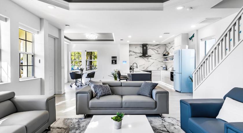 Chic & Cozy River District Townhouse
