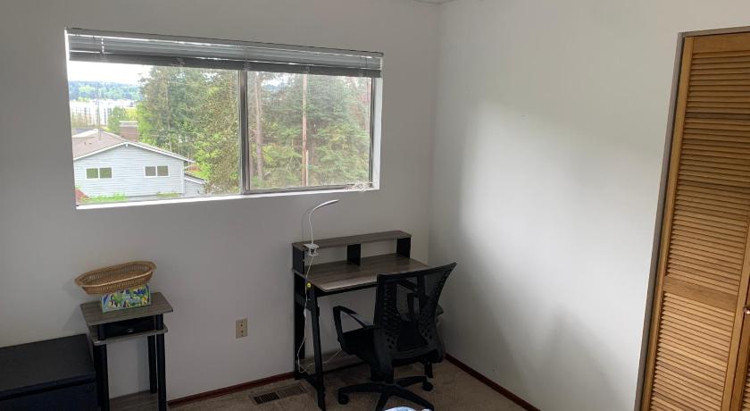 Landscape View queen-size room