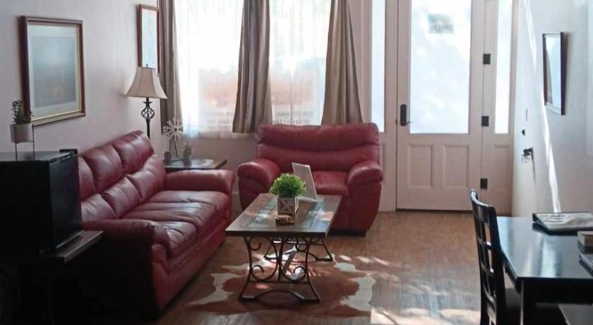 Katie's Cozy Suites