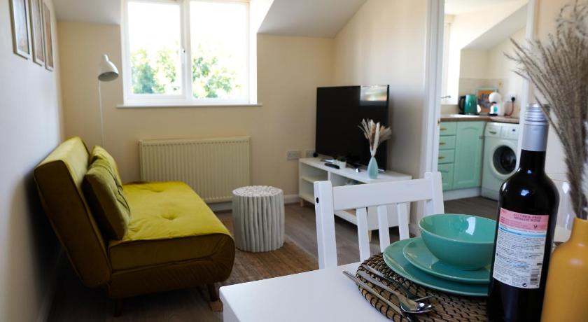 Cosy Apartment with Office & Parking in Cranfield