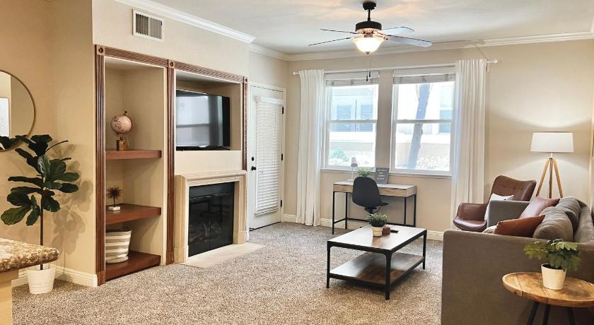 Relaxing 2-BR Apt with Pool Hot Tub Gym and Basketball Court Access