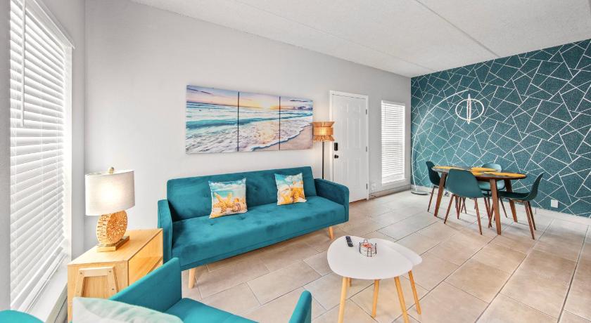 SPI Beach Condo - Just a block away to Paradise
