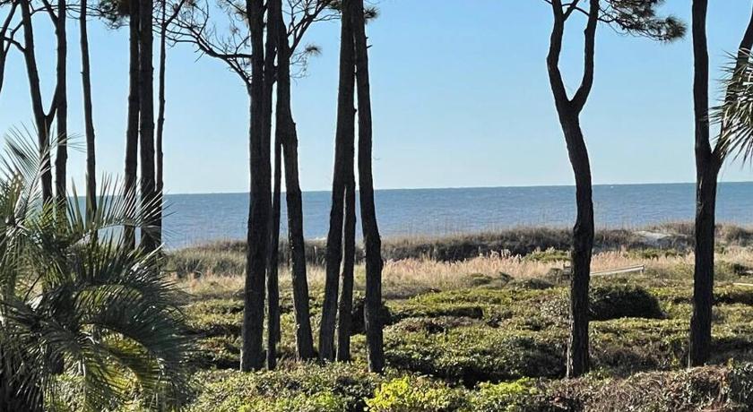Barefoot Bungalow! Ocean View Couples Retreat