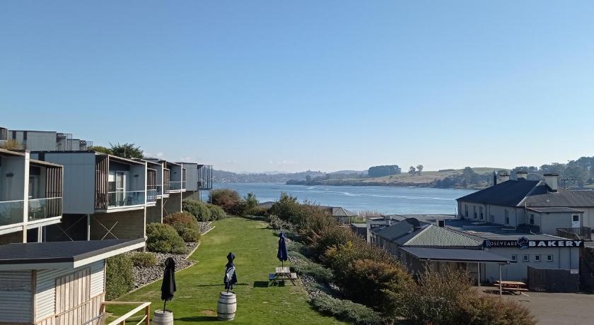 Rosevears Riverview Hotel