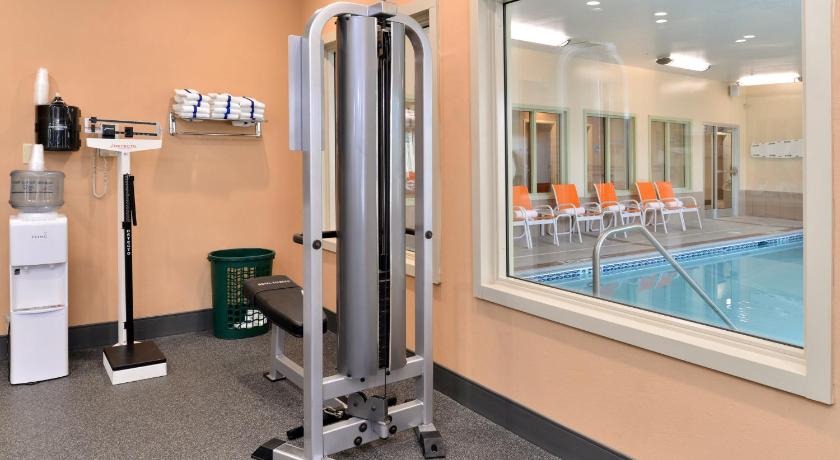 Holiday Inn Express Hotel & Suites Cincinnati-Blue Ash By IHG