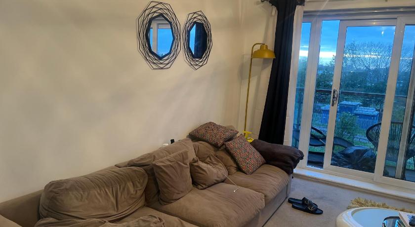 Impeccable 2-Bed Apartment in Orpington