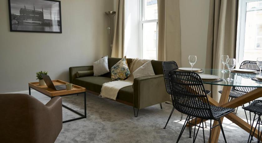 Kahuna Stays Central Gloucester Apartments, Ideal for Contractors, Professionals & City Visitors