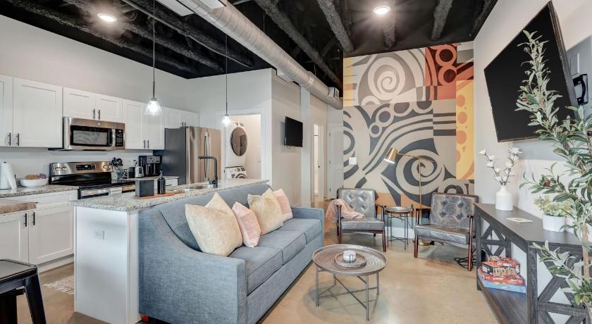 New Studio with 2 beds 7 mins to DT