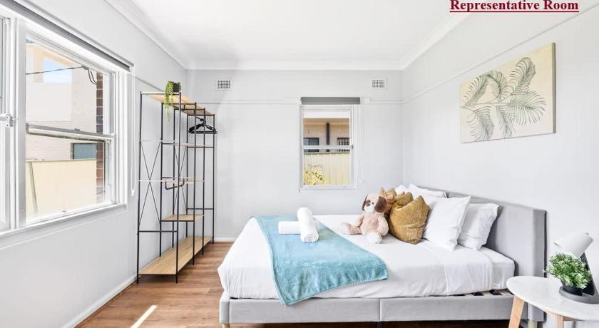 Cozy Queen Room in Narwee - Next to Stations & Shops - Shared Bathroom