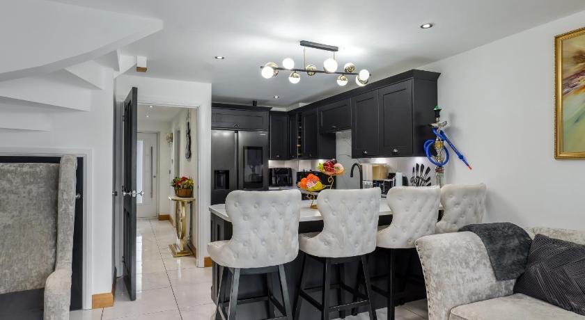 Luxurious 4 Bedroom House