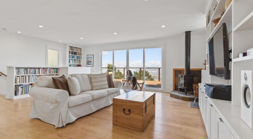 Stunning Views by the Bay 2BR