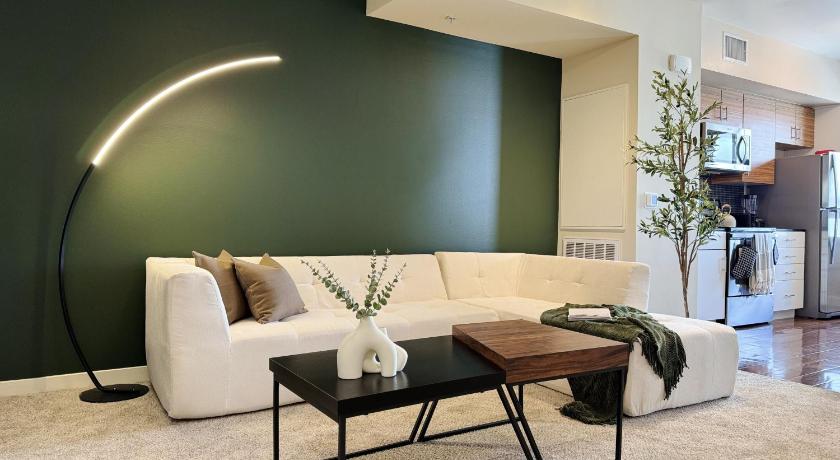 Stylish 1 Bedroom Apartment in LA with Free Parking - 10 Minutes away from Ceders Sinai