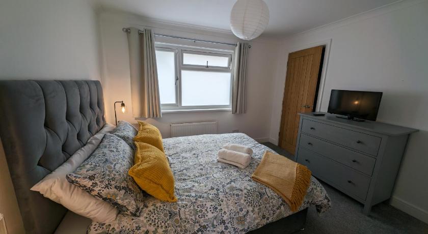 Chy Lowen Private rooms with kitchen, dining room and garden access close to Eden Project & beaches