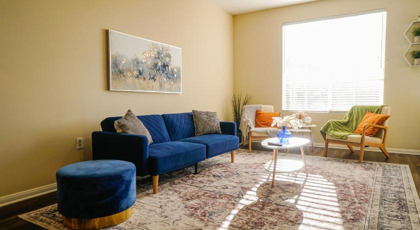 Spacious Two Bedroom Apartment- 10mins to Disneyland