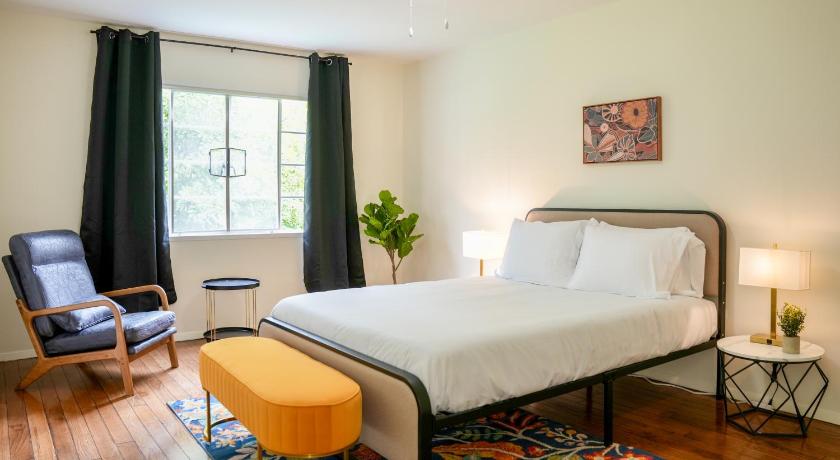 Los Angeles Miracle Mile Spacious 2BR Townhouse