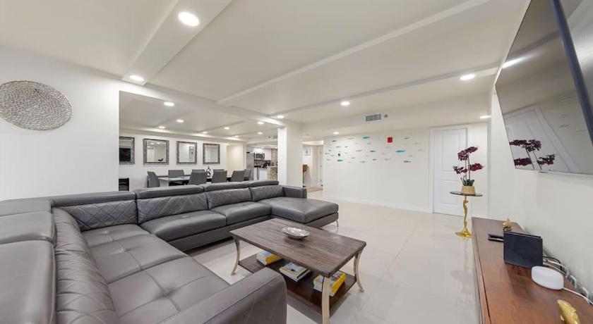 Luxury 6th Floor Amazing Views