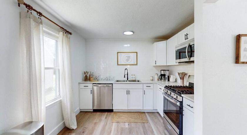 The Huddle House-HOF Home Made for Families