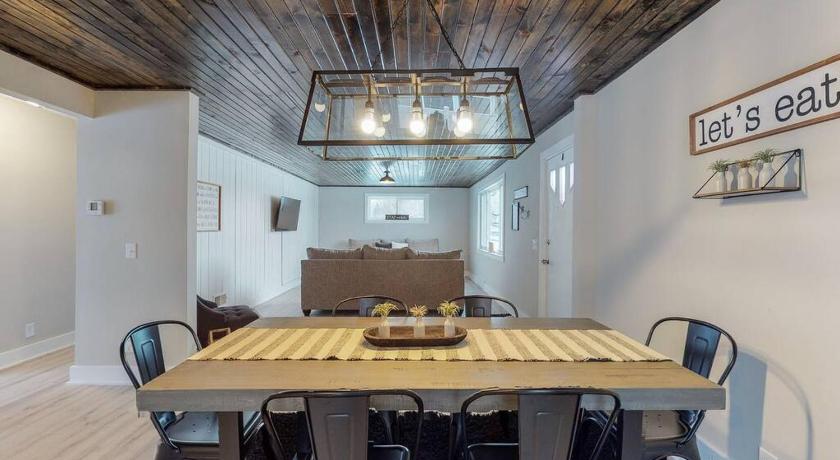 Steps to the HOF-Football Fans Dream Stay