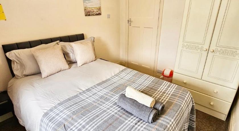 Small Double Room near Southmead