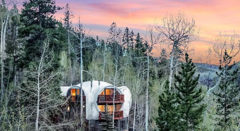 The Iconic Vail Ski Dome, Free parking for skiers!