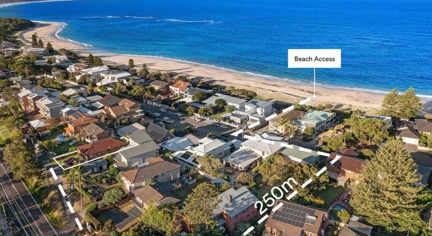 Spacious Ocean View Home in Noraville
