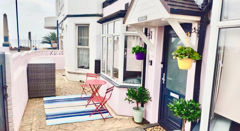 Bexhill Beautiful Sea Front Bungalow