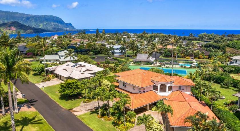 SUNSET PALMS Pool, Tennis, AC Minutes to Beach