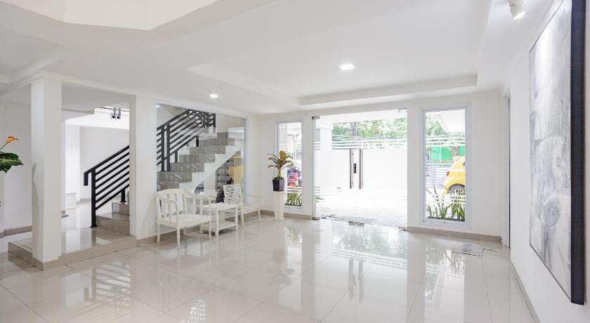 RedDoorz near Jakarta International Velodrome