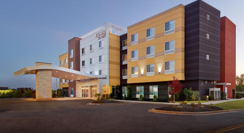 Fairfield Inn & Suites Locust Grove I-75 South