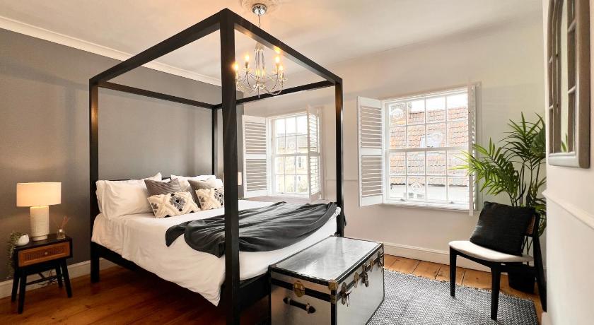 BEAUTIFUL WINDSOR COTTAGE, AMAZING LOCATION, The Castle, Ascot, Legoland, Free Parking Super Close