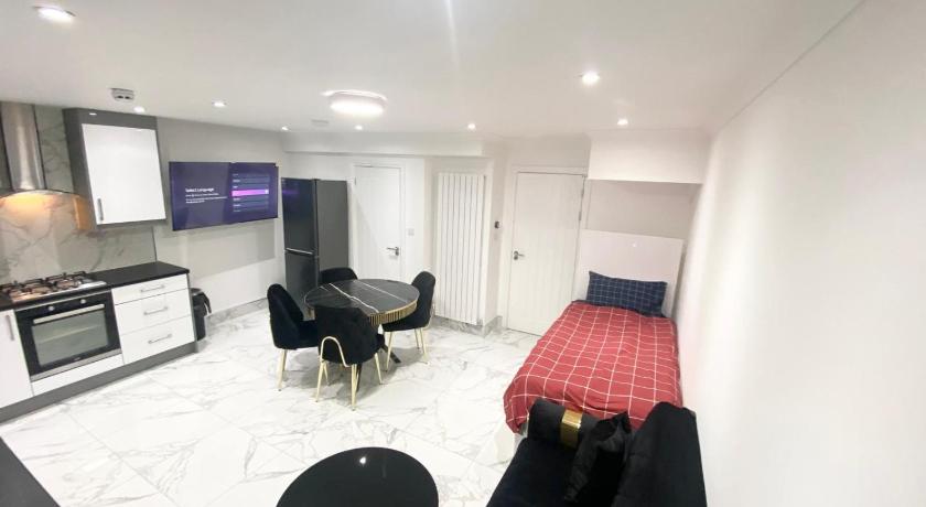THE ROYAL BOUTIQUE REGENT LODGE bY LONDON , SLEEP 8