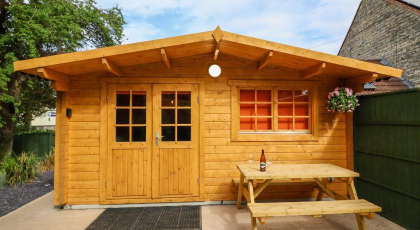 Log Cabin - Amber Glow