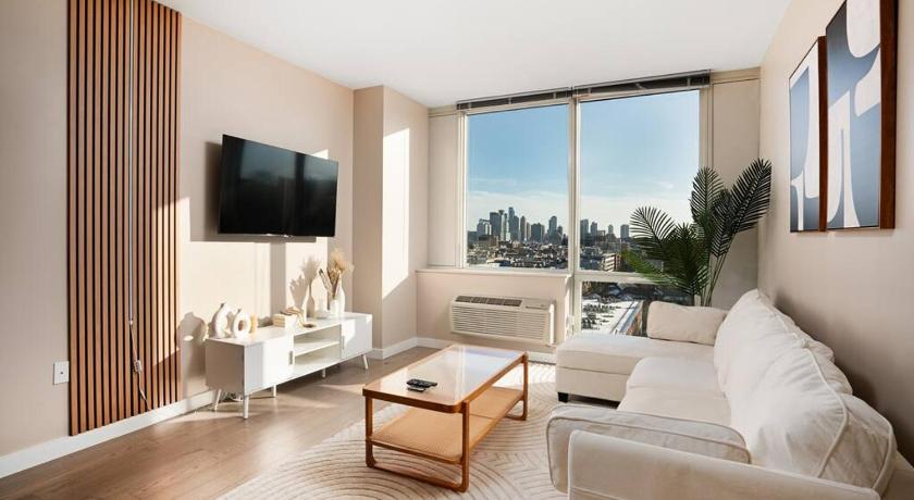 Freedom Tower View -Amenity Packed with Pool -minutes to NYC