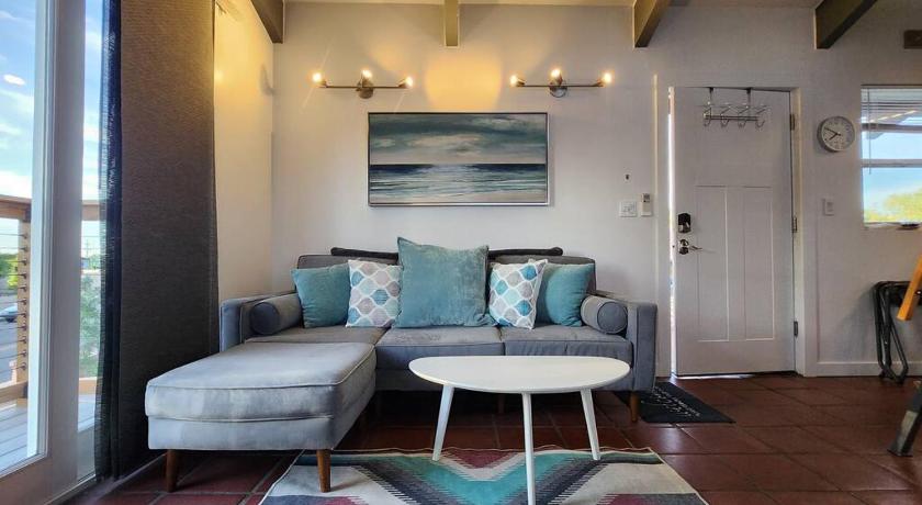 The Lilly Pad Loft - A Lovers Nest