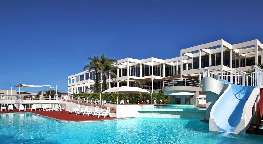 Absolute Beachfront Opal Cove Resort