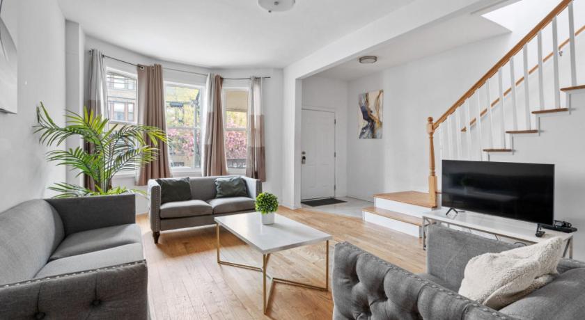 Modern Home 4BR 3BA - 20 Min to Timesquare