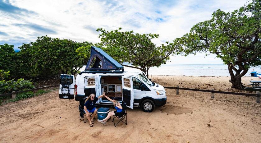 CampCar Maui Jeeps SUVs Hybrid Camper van Rentals with equipment and Travel Advice