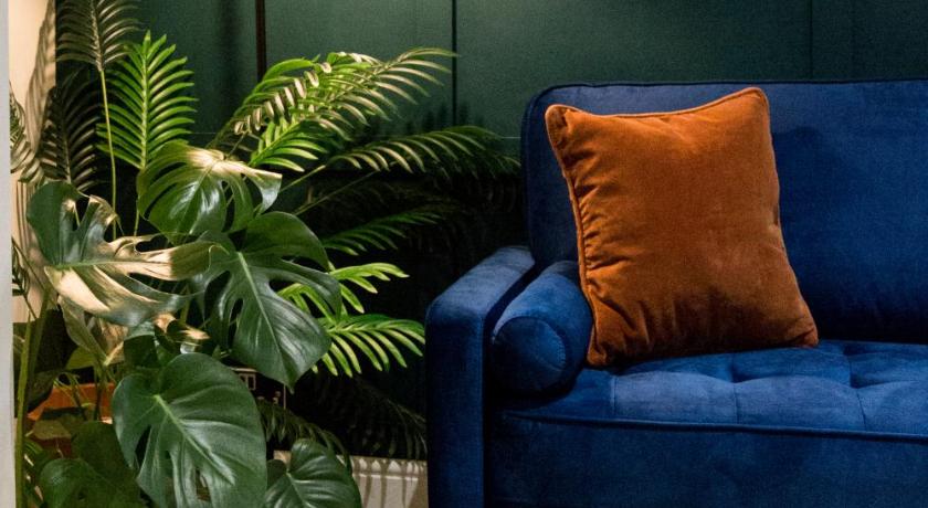 The Jungle! House with Hot Tub.