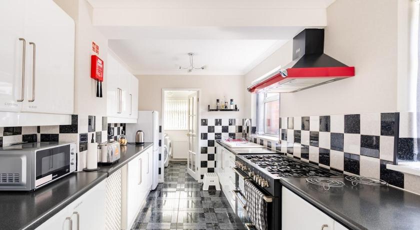 Spacious 5 bedroom, 2 Living Room, Games Room