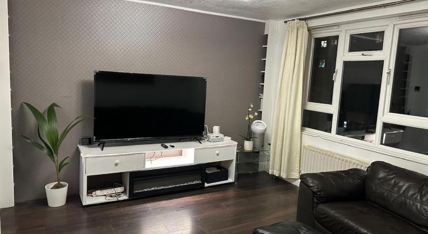 Stylish 1BR Apt w Fireplace & High-Speed WiFi