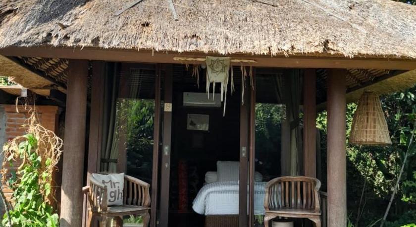 Ketewel Bed & Breakfast Yoga Room