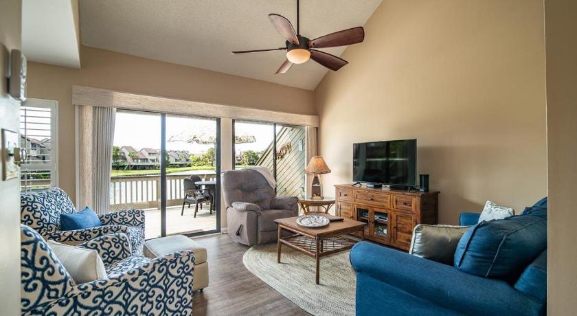 Serene Lakeview Retreat 3BR Villa Beach Access