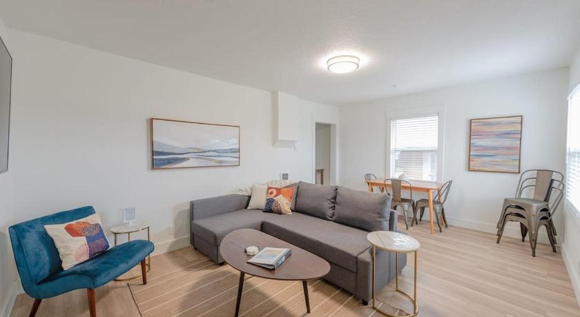 #StayInMyDistrict Coos Bay Indigo Cottage