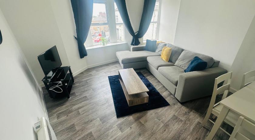 Cardiff flat 3 mins to city centre sleeps up to 6