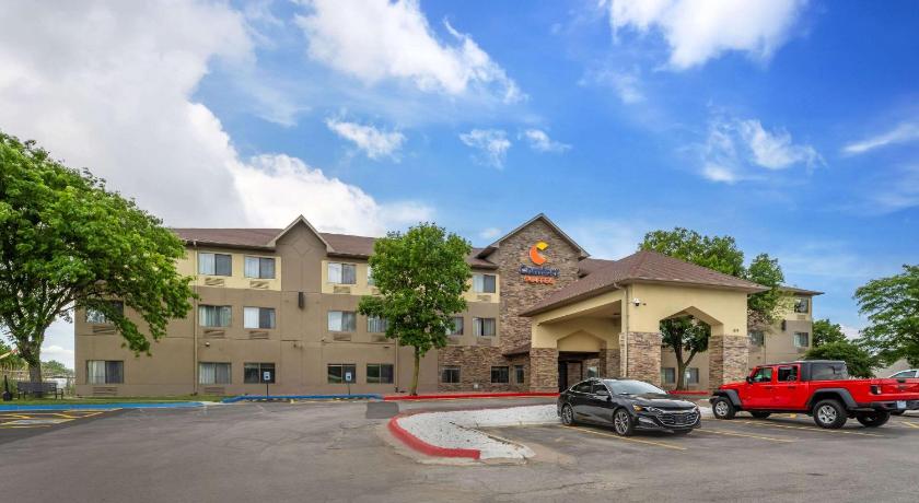 Comfort Suites Omaha East-Council Bluffs