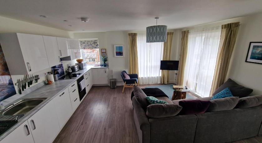 Number 10 Stunning Apartment, Fantastic Location!