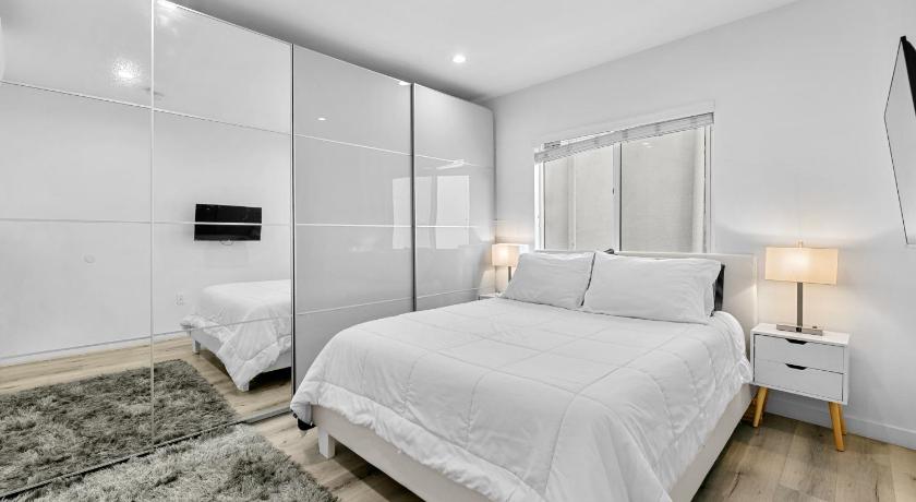 Muirfield Chic City Bungalow with Parking
