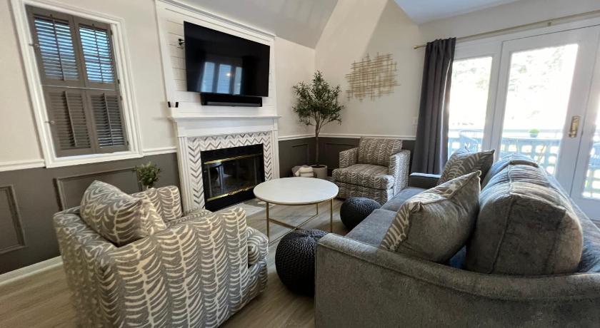 Newly Renovated Loft Villa at Norwich Spa with amenities, 3 minutes to Mohegan